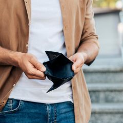 A porta giratória do calote: 86% dos novos negativados são reincidentes