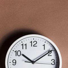 Fim da escala 6×1: empresas revisam jornadas e escalas antes de possível redução da carga horária