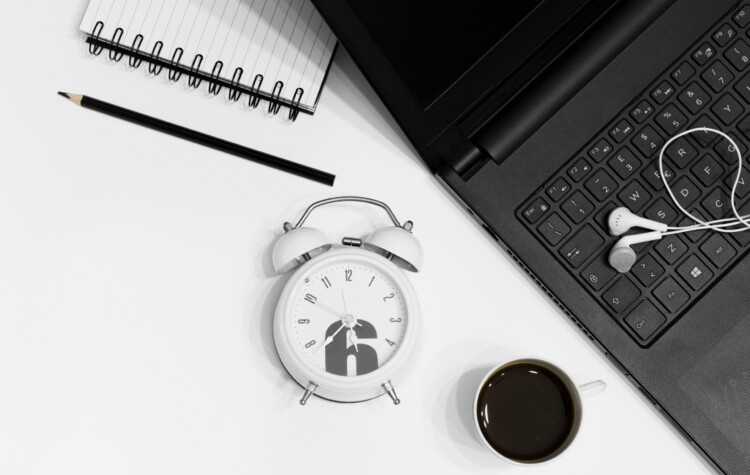 Horas extras sem autorização podem gerar justa causa? Entenda o que diz a Justiça do Trabalho