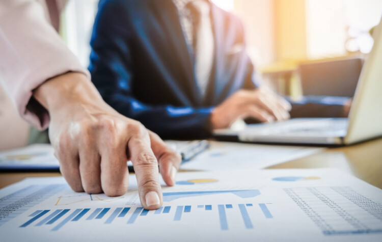 Lucro sem caixa: por que empresas lucrativas podem enfrentar crises financeiras